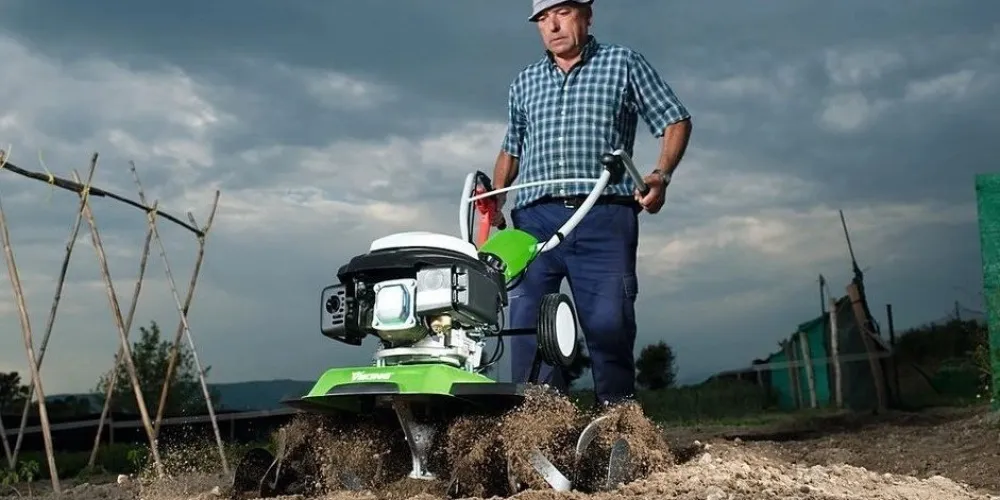 Cultivator or Walk-Behind Tractor: Fundamental Differences and Technical Distinctions