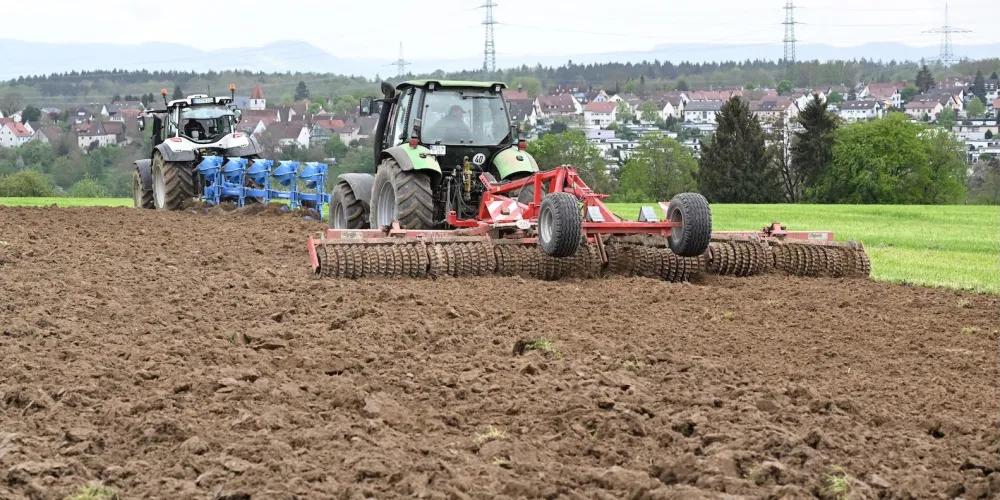 Fiber-optic study links repeated tillage to weaker soil moisture retention on farms
