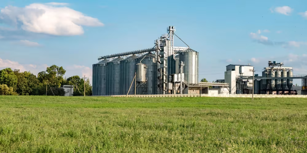 What helps an agricultural enterprise work more efficiently and achieve better results in the fields