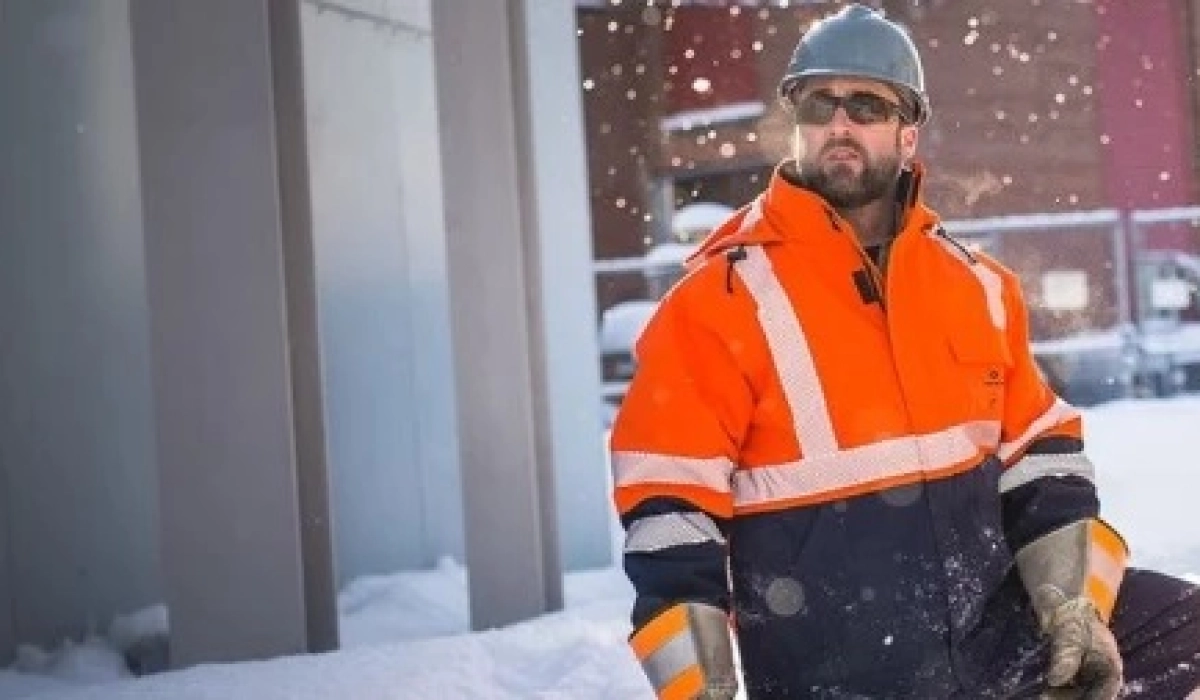 Спецодежда: где она используется и ее важность для безопасности