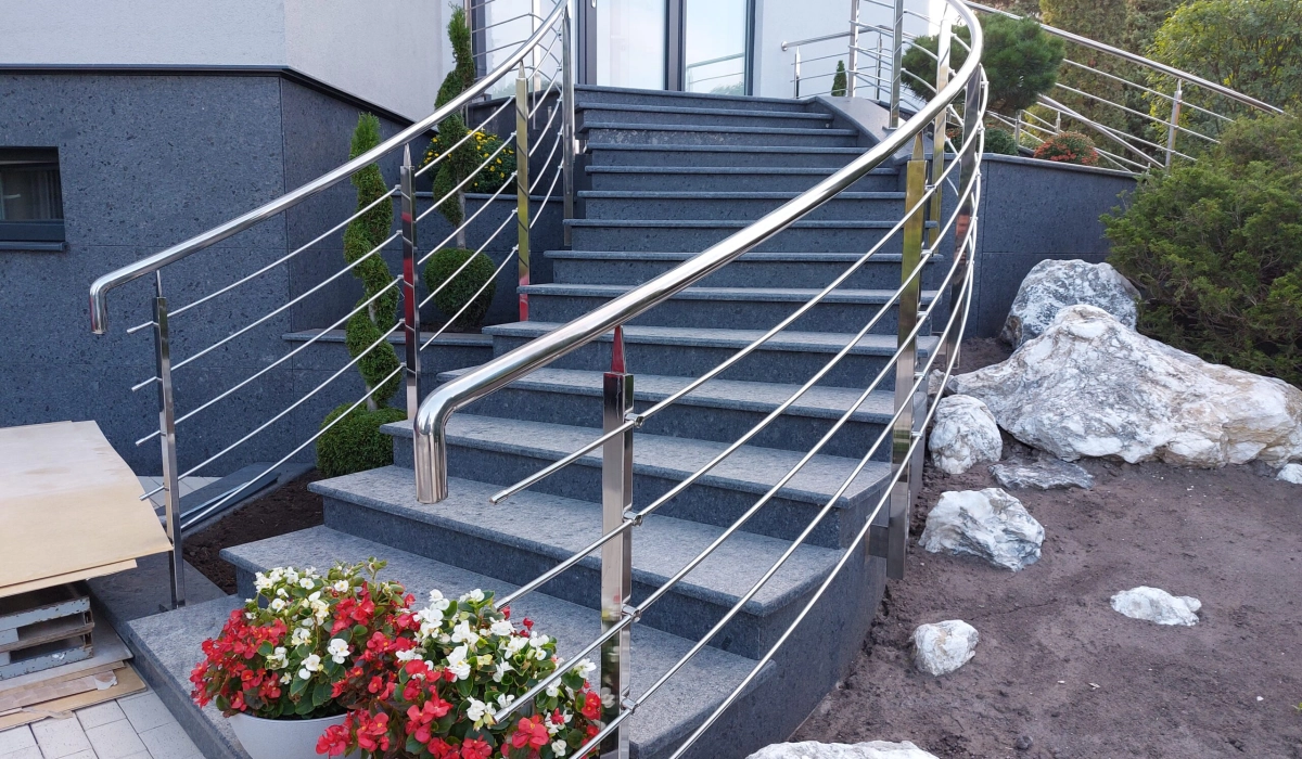 Застосування перил з нержавіючої сталі в аграрних об'єктах