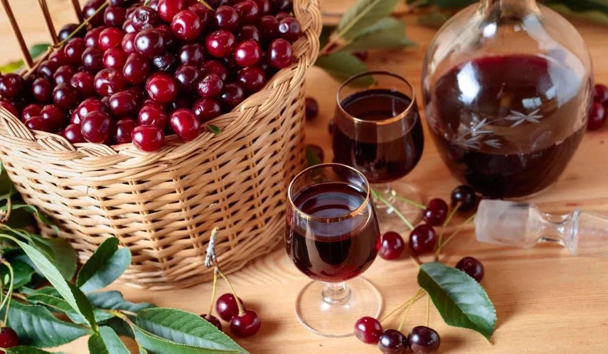 Homemade Liqueurs: How to Choose the Perfect Ingredients for a Vibrant Flavor