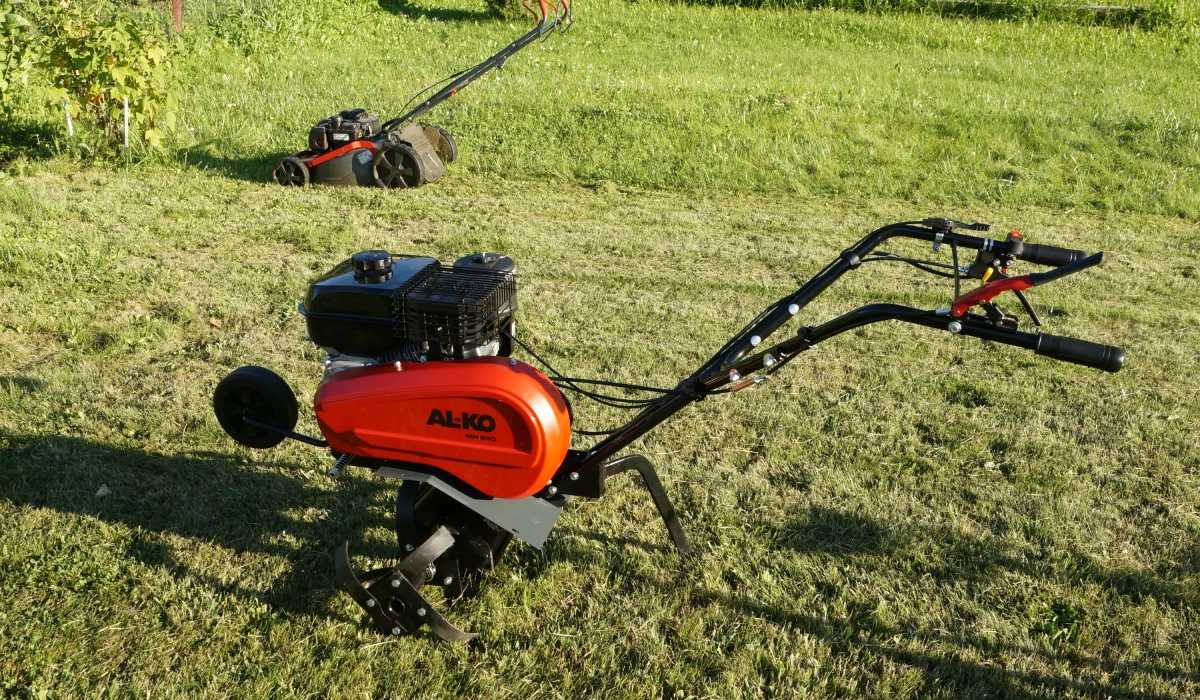 Why the cultivator “jumps” and loosens poorly: the main reasons and solutions