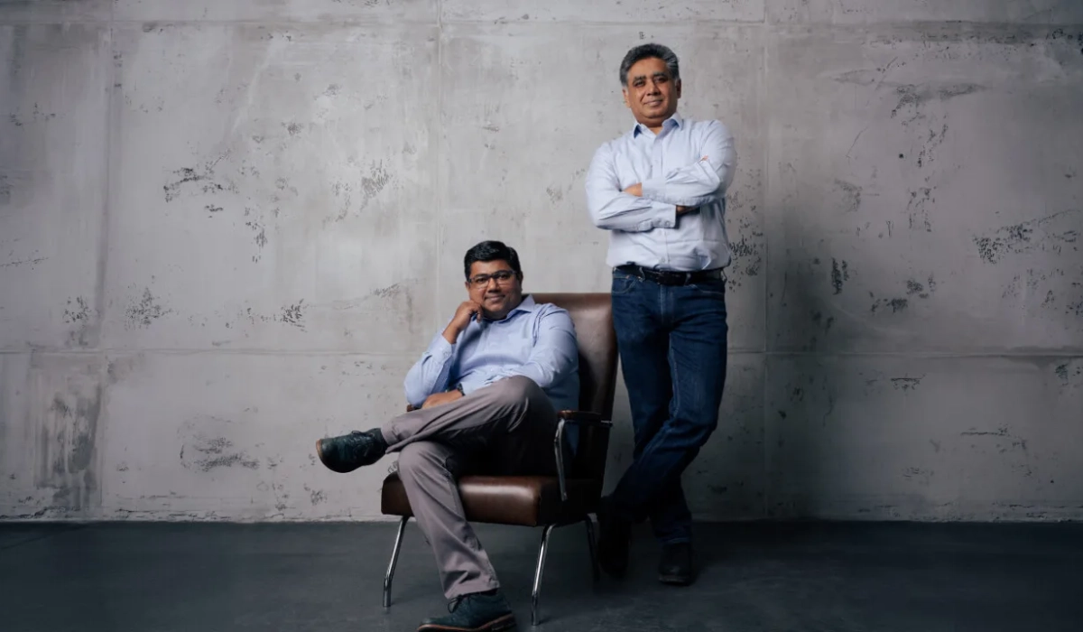 Робот Harvester компании eternal.ag в теплице