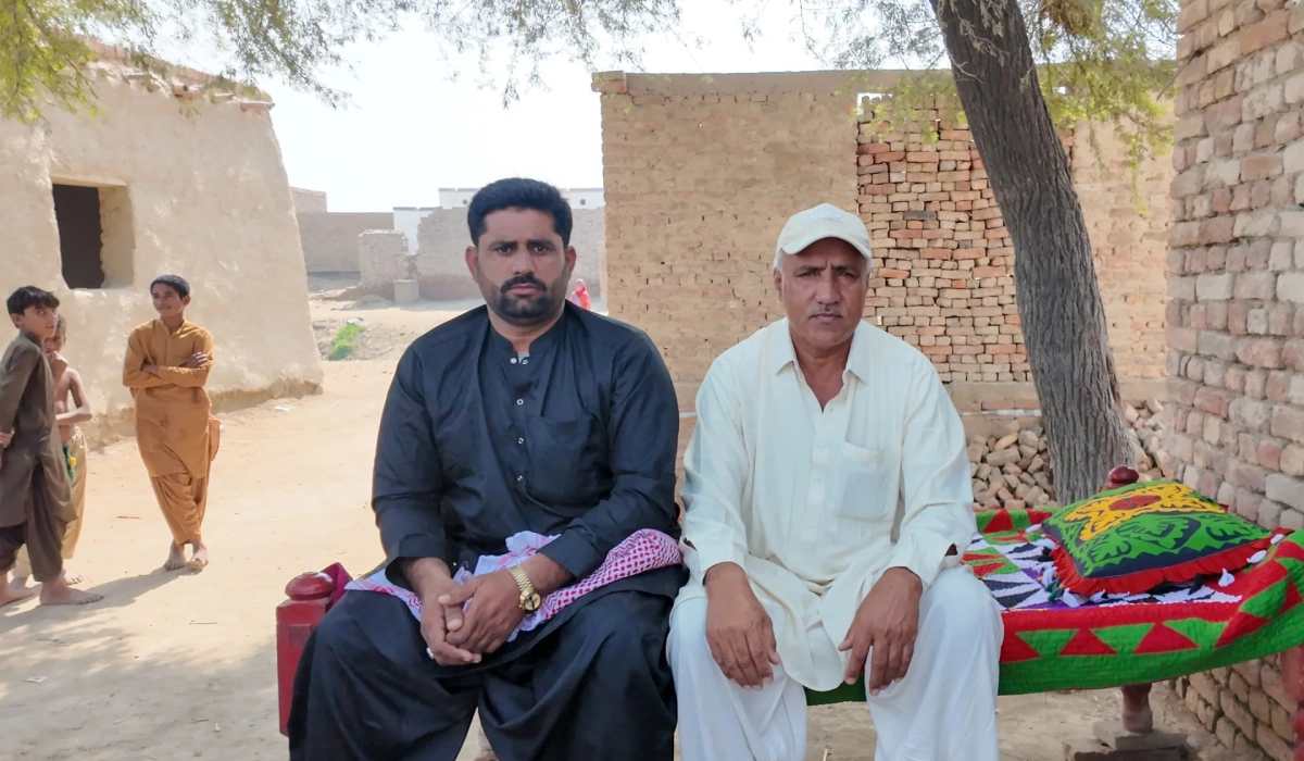 Фермеры из Синда обсуждают последствия наводнения 2022 года на полях