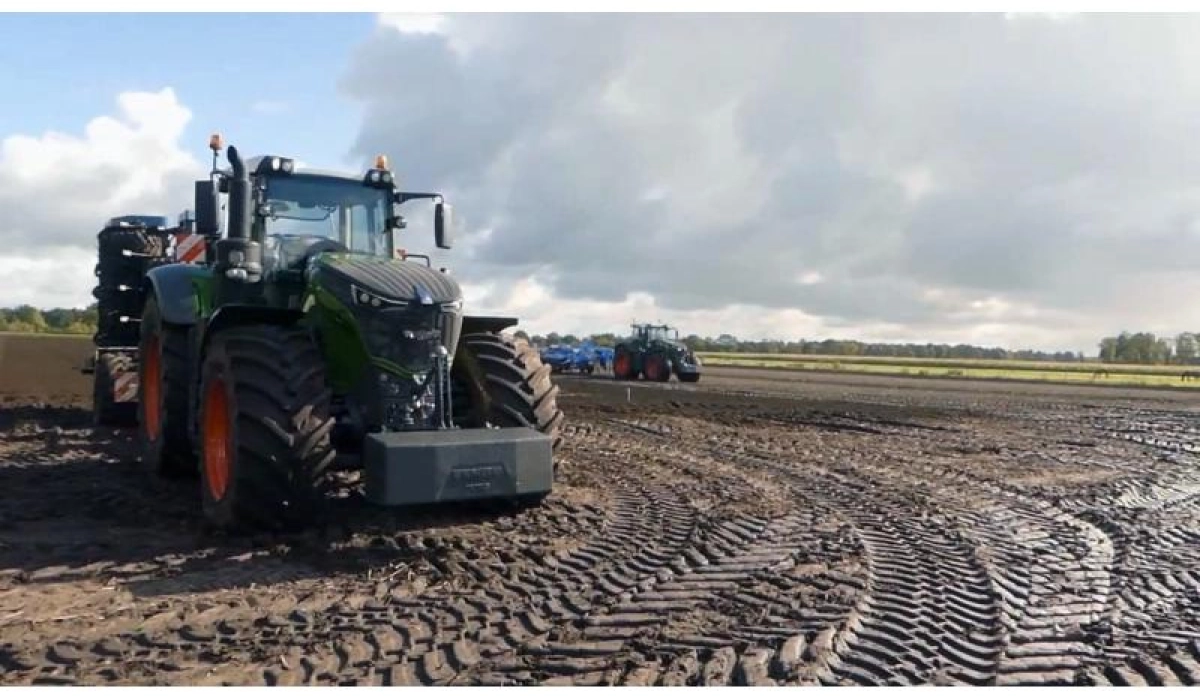 Какой трактор назвали лучшим и какие сельхозшины ему подходят