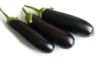 Три баклажана на белом фоне - Миринда