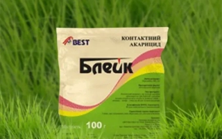 Упаковка инсектицида Блейк на фоне зелёной травы