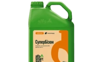 Зеленая канистра с этикеткой Супер Бизон