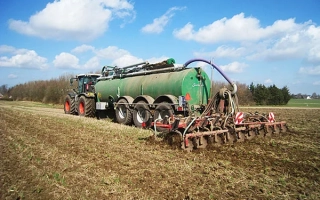 Внесение сыпучих и жидких удобрений