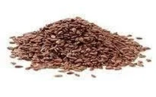 Кучка семян льна на белом фоне - Гладиатор