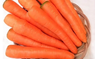 Корзина с длинными красными морковями - Длинная красная