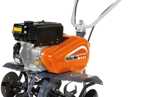 Мотоблок Oleo-Mac оранжевого цвета с черными колесами и двигателем