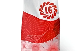 Красный пакет с логотипом LG и изображением подсолнухов - ЛГ59580