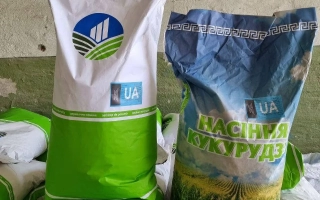 Мешок с сахарной кукурузой АС 33051 на фоне других упаковок