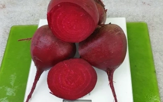 Свекла Cardeal на весовых весах - Кардиал