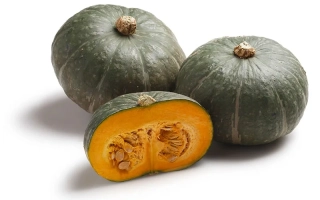 Тыквы: три целые и одна разрезанная, показывающая оранжевую мякоть - Айрон Кэп