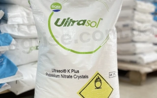Мешок удобрения Ultrasol K Plus с логотипом UltraSol и маркировкой опасности. - Ultrasol®ine K Plus