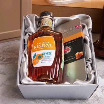 Подарочный набор с ликёром Golden Reserve Абрикос - Подарок