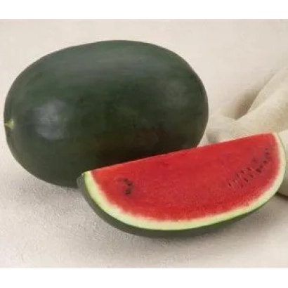 Арбуз Лахат: целый плод и срез на светлом фоне