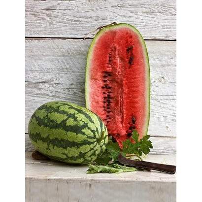 Арбуз на деревянной поверхности - САХАРНАЯ ИЗБУШКА