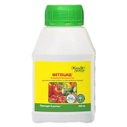 Бутылка с препаратом Фитоцид для защиты растений