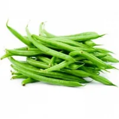 Свежая зеленая фасоль на белом фоне - Римембер