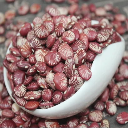 Красная фасоль с белыми полосками в белой миске - ЗЕБРА