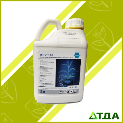 Бутылка с фунгицидом Евито Т на зеленом фоне