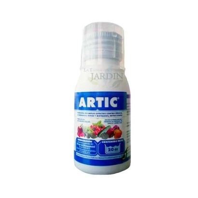 Бутылка с фунгицидом ARTIC на белом фоне - Кейдж