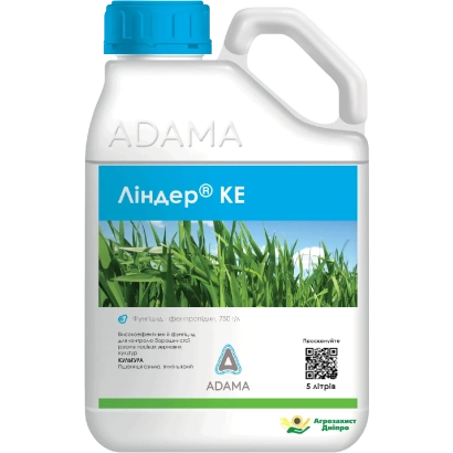 Канистра с фунгицидом Линдер КЕ на фоне зелёной кукурузы