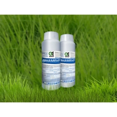 Дві пляшки фунгіциду Ornament TH на фоні зеленої трави - Орнамент FS, ТН