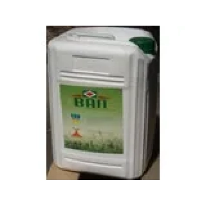 Белая канистра с этикеткой «Вал» для фунгицида