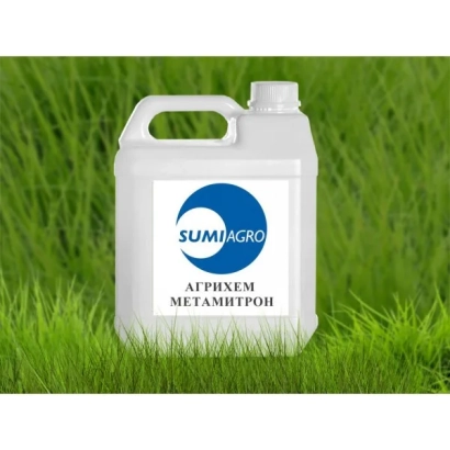Біла канистра з етикеткою «Агрихем Метамітрон» на фоні зеленої трави - Агріхем Метамітрон, КС