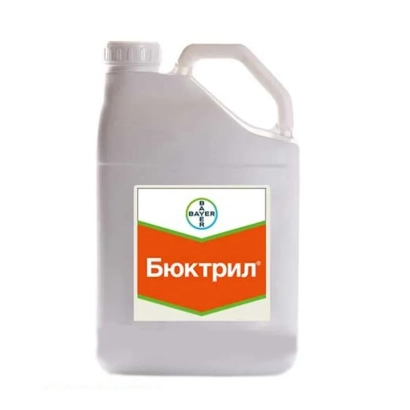 Белая канистра с этикеткой Бюктрил - Бюктрил Универсал 560 ЕС