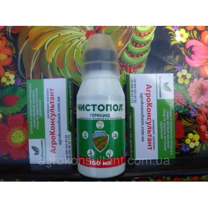 Бутелька з гербіцидом Чистопол на фоні упаковки та квіткового фону