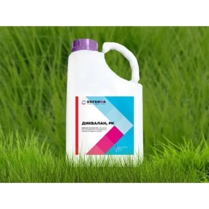 Бутелка гербициду Диквалан на зеленій траві