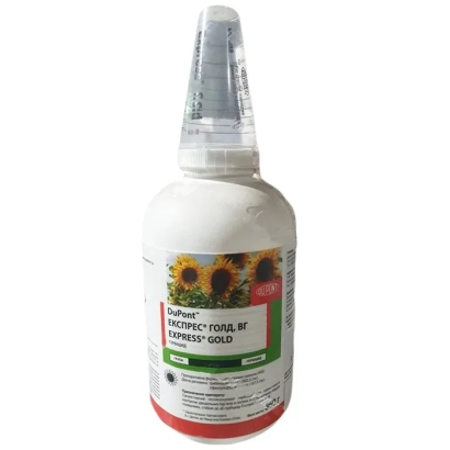 Бутылка гербицида Экспресс Голд 75 ВГ с этикеткой и изображением подсолнухов