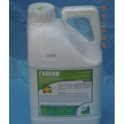 Белая канистра с этикеткой ГАЛЕОН на синем фоне