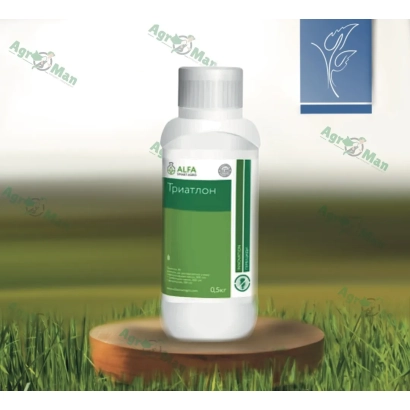 Бутель гербициду Тритон на дерев'яній підставці на фоні трави - Тритон, в.г. (АДГ 2/3)