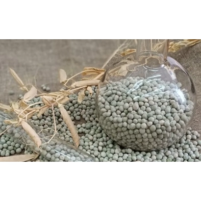 Горох в стеклянной колбе на фоне соломы - ВИРИДИС