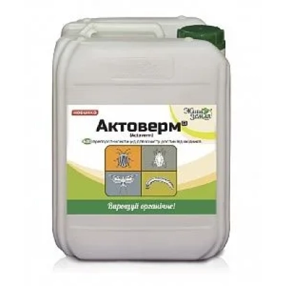 Біла канистра з етикеткою Актоверм для захисту рослин від шкідників
