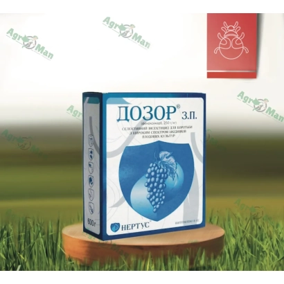 Упаковка инсектицида «ДОЗОР з.п.» с изображением винограда на фоне травы.