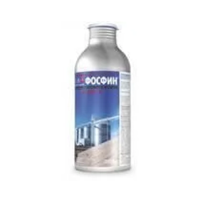 Бутелька з інсектицидом Фосфорин на фоні поля