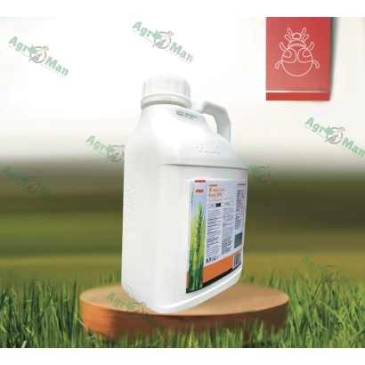 Белая канистра с этикеткой на деревянной подставке на фоне зеленой травы - Fury w.e., (zeta-циперметрин, 100 g/l)