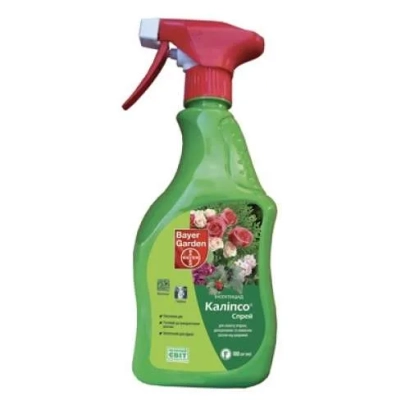 Зеленый спрей-бутылка с красным распылителем и этикеткой с изображением цветов и надписью Калипсо