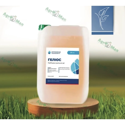 Канистра с продуктом FENIOC на деревянной подставке на фоне травы - Комет