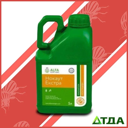 Зеленая канистра с этикеткой Нокаут Экстра на красном фоне - Нокаут К.е.