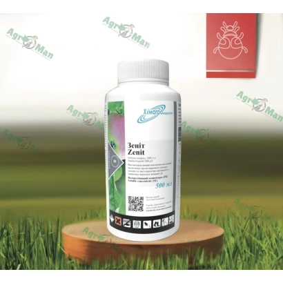 Бутель з інсектицидом Zenit v.r.k. на дерев'яній підставці на фоні трави. - Зеніт в.р.к.