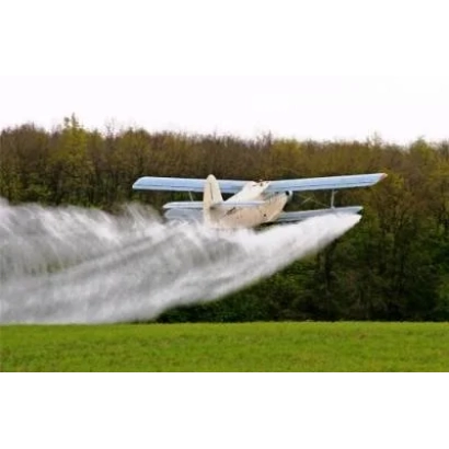 Самолёт для авиаобработки посевов над зелёным полем - Авиаобработка посевов
